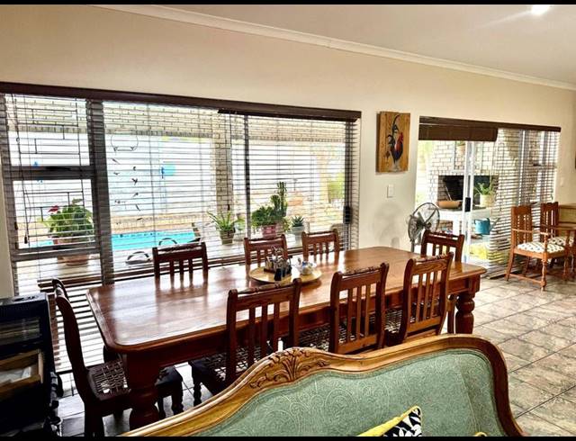 3 BEDROOM HOUSE FOR SALE IN TAFELZICHT